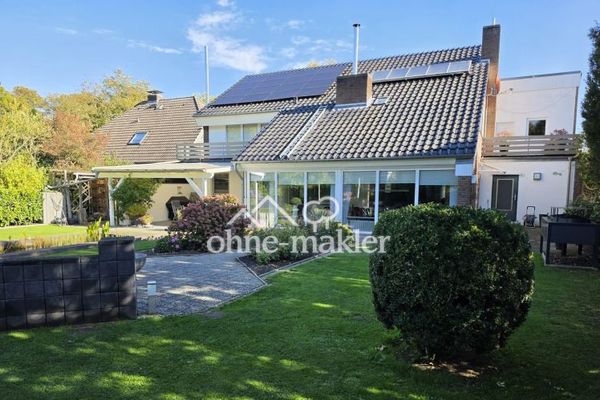 Israelsdorf: Verzorgde eengezinswoning met inwoning nabij natuurreservaat