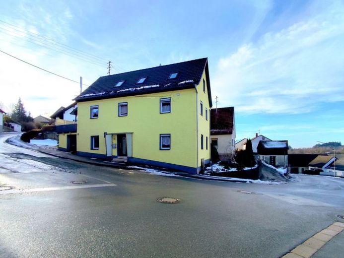 Saniertes Juwel in 95362 Kupferberg: Kamin-Romantik, neue Aufdachdämmung & große Sonnenterrasse! – Foto 1