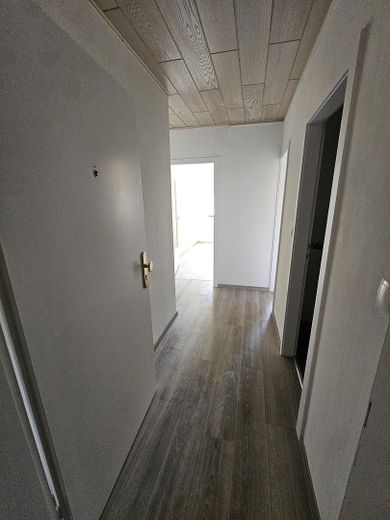 Appartement spacieux et ensoleillé de 3 pièces – Flur 