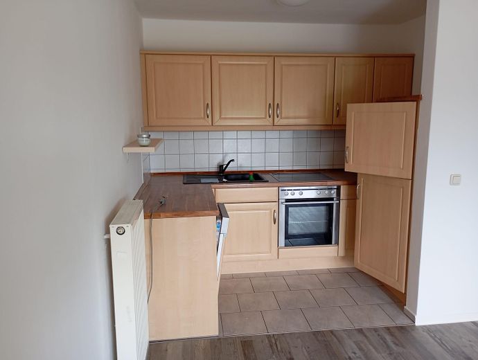 Komplett neu renovierte 2-Zimmer Wohnung im 1.OG mit Balkon – Küche