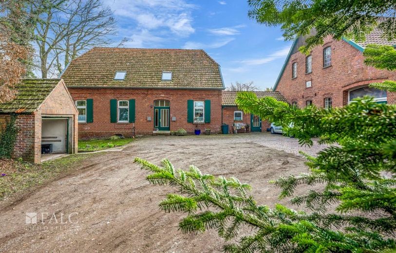 Resthof mit Scheune und über 10.000 m² Grundstück - attraktives Entwicklungspotenzial in Wiefelstede – Außenansicht