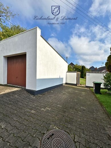 Gepflegtes 2-3 Familienhaus in Ortsmitte von Quierschied – Garage + Stellplatz