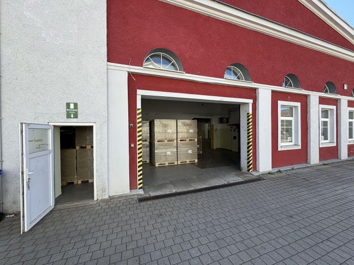 Robuste Industriehalle für Lager, Produktion, Gewerbe – Tor West
