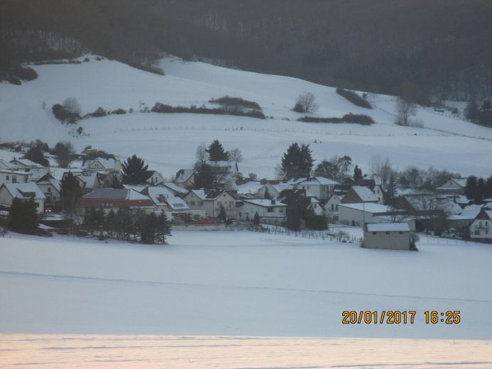Viel Raum für Ideen – Arbeiten, Wohnen und Investieren unter einem Dach – Winterlandschaft
