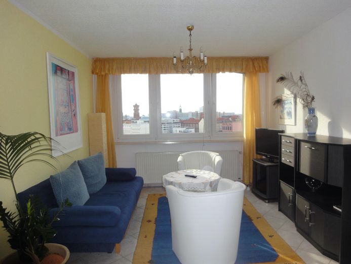 Traumblick Berlin-Mitte - 2 Zimmer - ideal zentral + grün, Option: PKW-Stellplatz - maklerfrei – Multifunktioneller Raum 