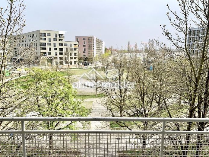 Top modernisierte, gut vermietete 4-Zimmer-Wohnung mit großem Balkon und Parkplatz – Foto 2