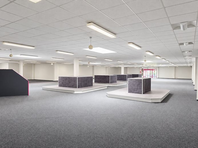Ca. 1.700 m² Gewerbe-/Lagerfläche in Braunschweig-Stöckheim – befristet zu vermieten – ehemalige Ausstellung