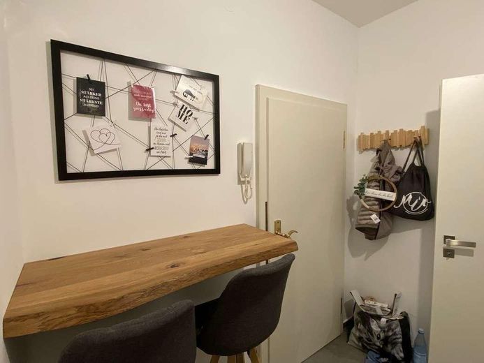 Frisch sanierte 1-ZKB Dachgeschosswohnung Frankfurt-Höchst | Stellplatz | privat – Küche Sitzplatz