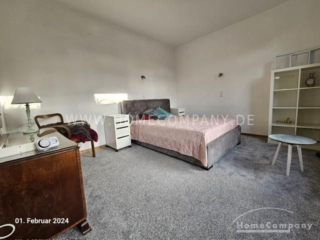 Große 3,5 Zi.-Altbauwhg., 2. OG, möbliert. Bad mit Wanne und Dusche, Balkon und kl. Garten zur gemeinschaftlichen Nutzung; Stellplatz vorhanden. – 87c3bdc30b44a663534cd8111d307145d0742055.jpg