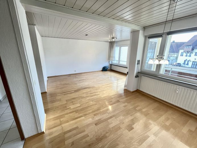 Von Küche/Essen zum Wohnzimmer