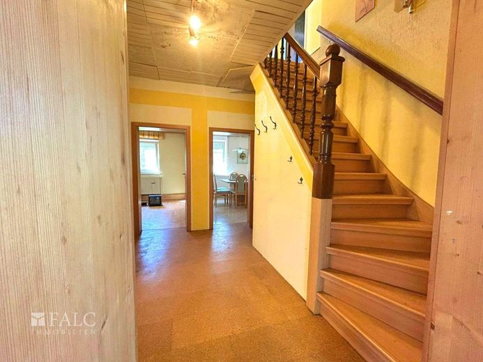 ***Natur &amp; Freiraum - Einfamilienhaus mit großem Grundstück in idyllischer Lage*** – Flur
