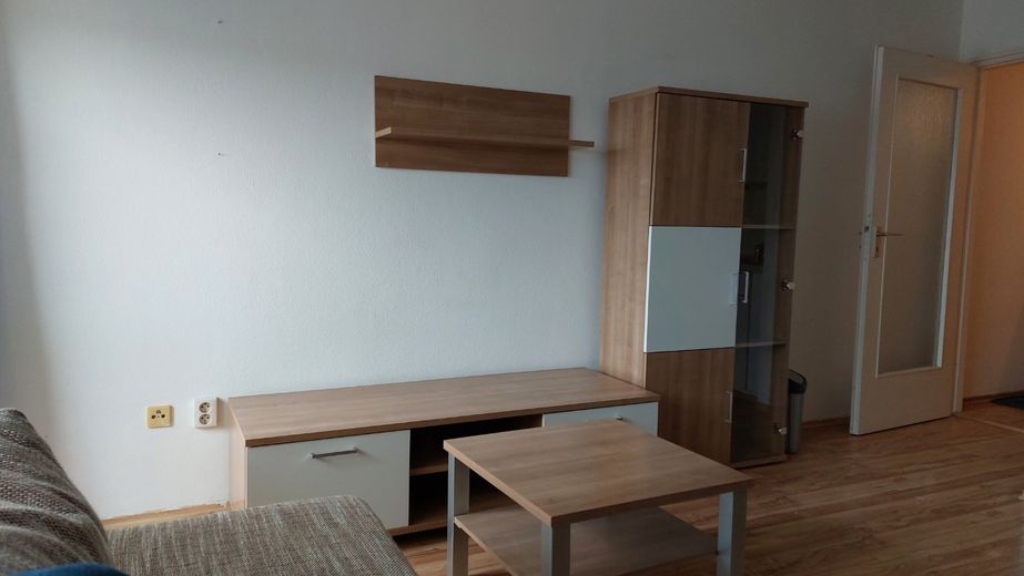 Nettes Appartement in Giesing provisionsfrei – TV-Wand