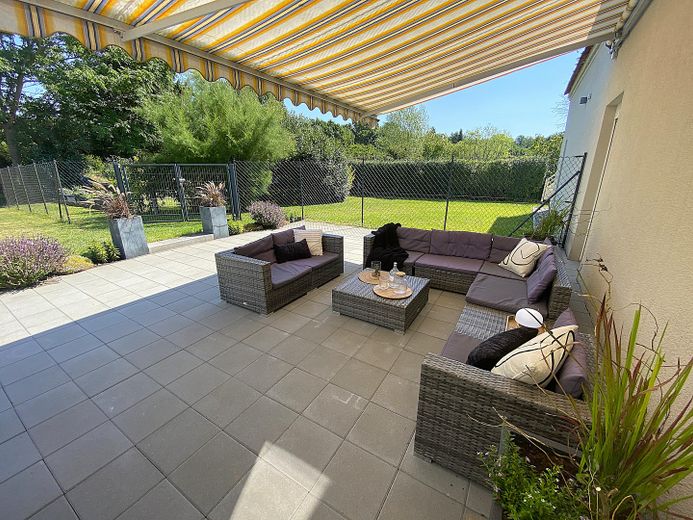 Großzügiger Dreiseitenhof - Mehrgenerationen - Selbst wohnen & vermieten – Hinerhaus-Terrasse