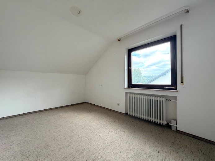 Tolles Zweifamilienhaus * in Loßburg-Betzweiler – Zimmer / OG