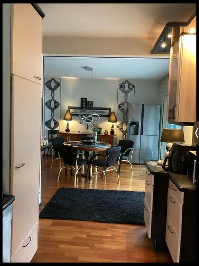 Küche mit Blick ins Esszimmer