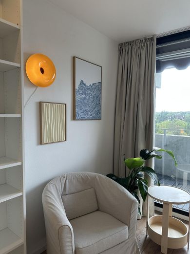 VANAF AUG 2027: Stijlvol gemeubileerd appartement | Tijdelijk wonen | Gemeubileerd wonen in Sachsenhausen – Gemütliche Lese-Ecke