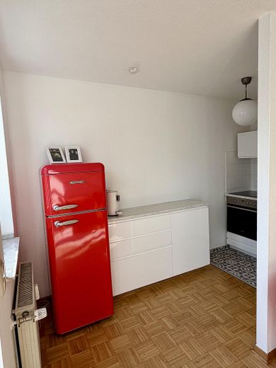 Bezugsfrei in Flingern: 1-Zimmer-Wohnung mit Balkon, Keller und Tiefgarage – Kueche