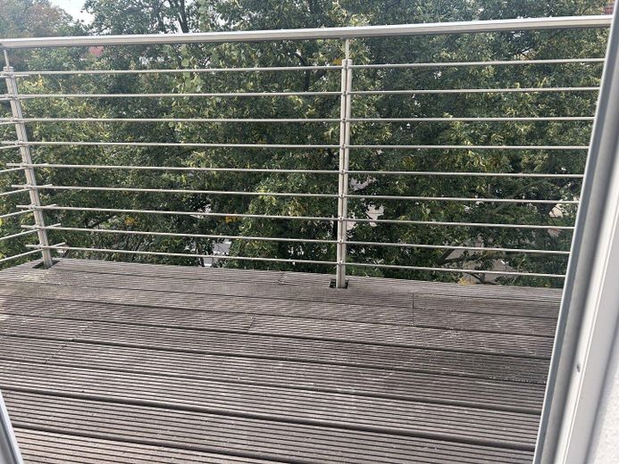 Hochwertige 5R-Wohnung mit Balkon in einer Stadtvilla – Balkon
