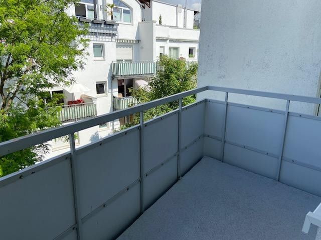 Francoforte Niederrad: Bellissimo appartamento di 2 locali con balcone – Balkon Aussicht zum Hof