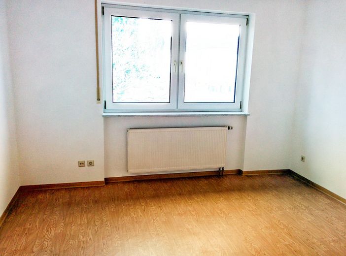 In ruhiger zentraler Lage zum Einkaufen - für Familien mit Balkon 1. Stock – Schlafzimmmer