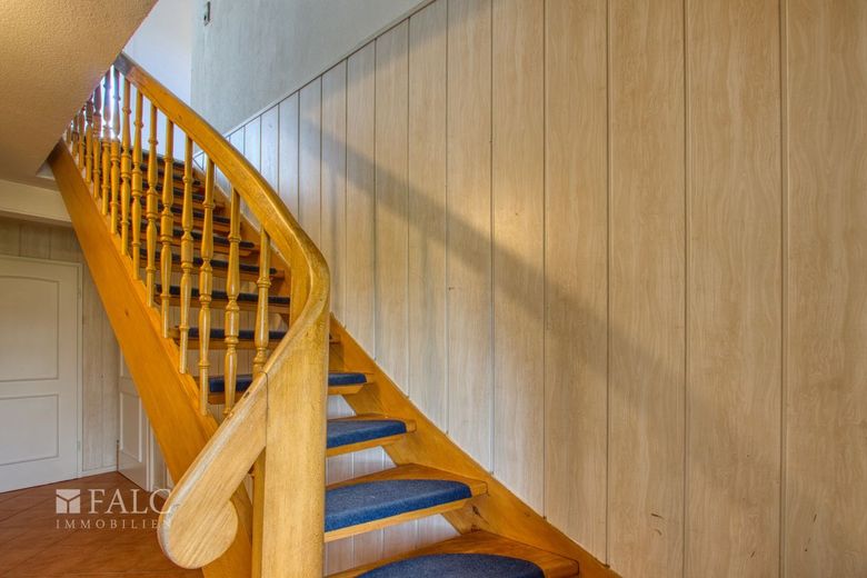 Zusammen leben - getrennt wohnen: Bauernhaus mit zwei Wohneinheiten – WE I Treppenaufgang