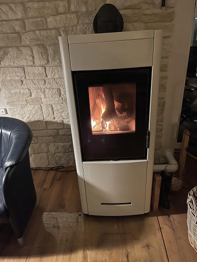 Hybridofen im Wohnzimmer