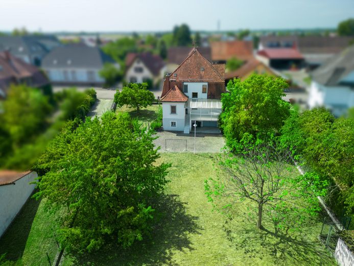 Ek yapılaşma imkânına sahip geniş arsada villa tarzı müstakil ev – Luftbild der Nordostseite