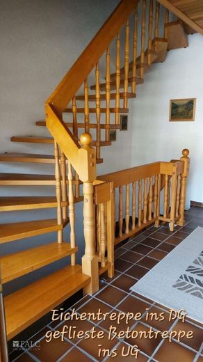 Repräsentatives Mehrfamilienhaus mit Traumgrundstück- – Treppe