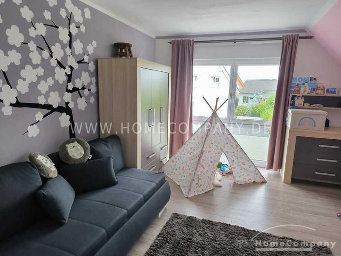 Zeer mooi, comfortabel huis met tuin, ca. 800 m² perceel en dubbele carport – aeb3a86966e4c92025e6b6bd1475e711f7317d87.jpg