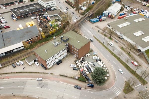 145 m² de superficie comercial para creatividad y artesanía en Billbrook, con fibra óptica y plazas de aparcamiento
