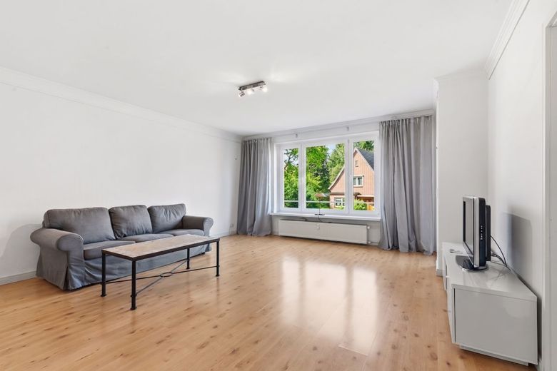 Sonnige Balkonwohnung mit Stellplatz in Halstenbek – Wohnzimmer
