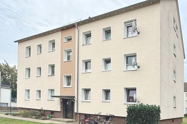 Gut geschnittene 3,5-Zi.-ETW mit 2 Balkonen im 1. OG eines 6-FH in guter Kernlage in Seelze-Stadt