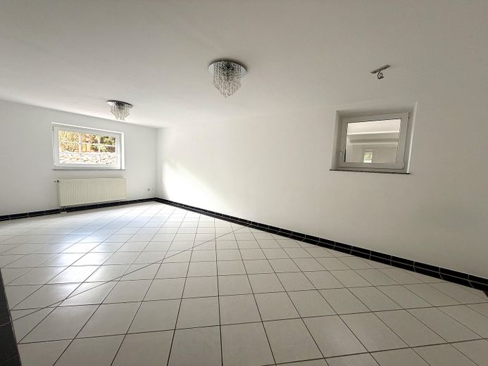 225 qm Familienglück auf 2 Ebenen + Toller Garten, Sauna & Kamin – Gym im Keller