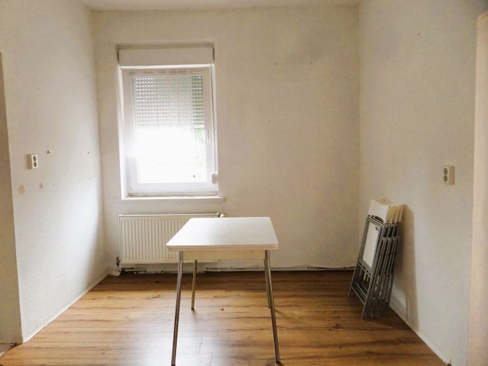 Klinker, Garten, Werkstattglück: Ein Zuhause für Nestbauer und Macher – Esszimmer
