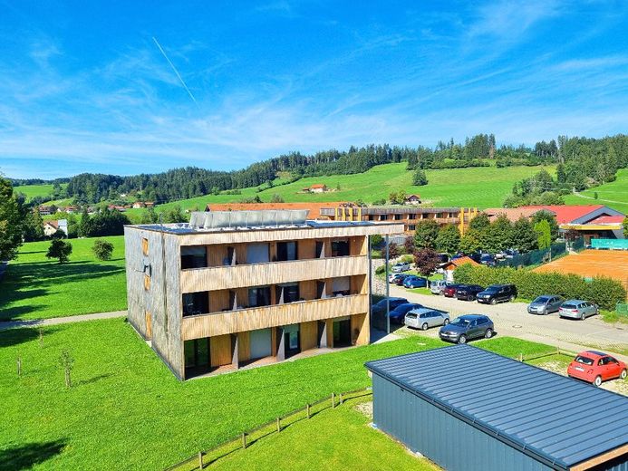 Hohe Mietrendite oder sofort selber einziehen! Exklusive sonnige 2-Zi-Wohnung mit Balkon in Weiler – Balkonaussicht