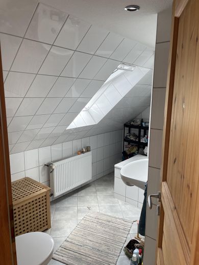 Gezellige 2-kamerwoning op de bovenste verdieping – Foto 3