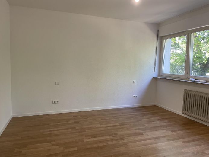 Sanierte 3-Zimmer-Wohnung mit neuer Einbauküche in Remseck-Aldingen – Schlafzimmer