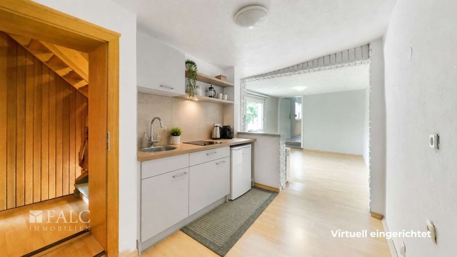 Freistehendes Familienhaus mit Wintergarten, drei Garagen und viel Platz – Küche