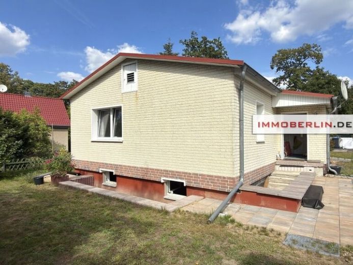 IMMOBERLIN.DE - Kleines Haus auf großem Grundstück mit Ausbaupotenzial – Foto 1