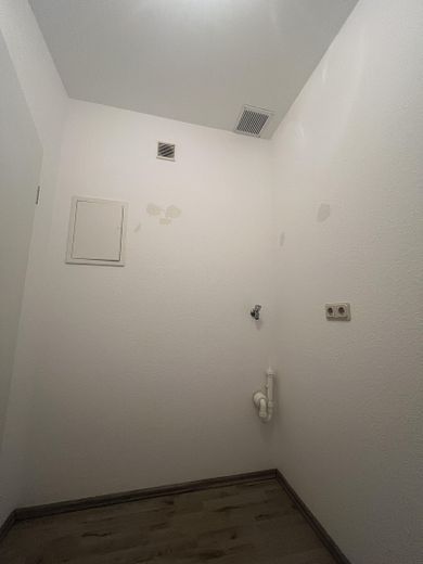 Preiswerte 2 Zimmer Wohnung im Erdgeschoss in ruhiger Wohnlage – Abstellraum