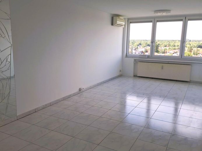 Großzügige 3 - Zimmer Wohnung mit Weitblick - inklusive Garagenstellplatz – Wohnraum