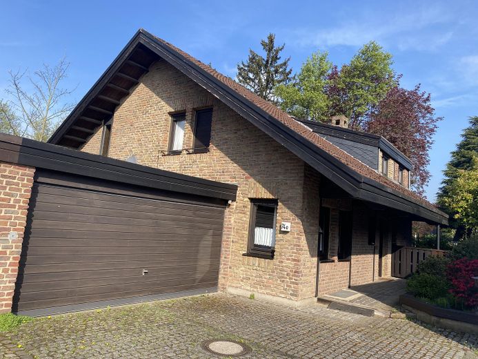 Eingangsbereich & Doppelgarage
