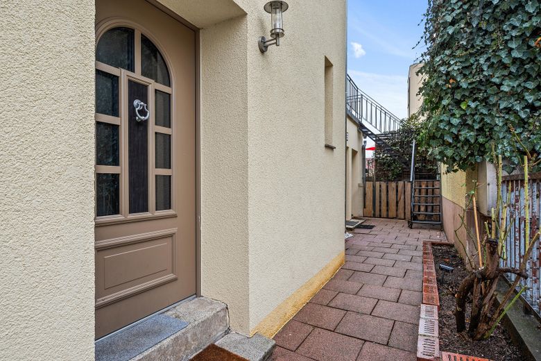 Eingang (Mehrfamilienhaus)