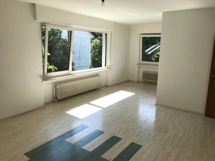 Exclusives Einfamilienhaus mit Einliegerwohnung in ruhiger Lage mit traumhafter Aussicht – Wohnzimmer Einliegerwohnung