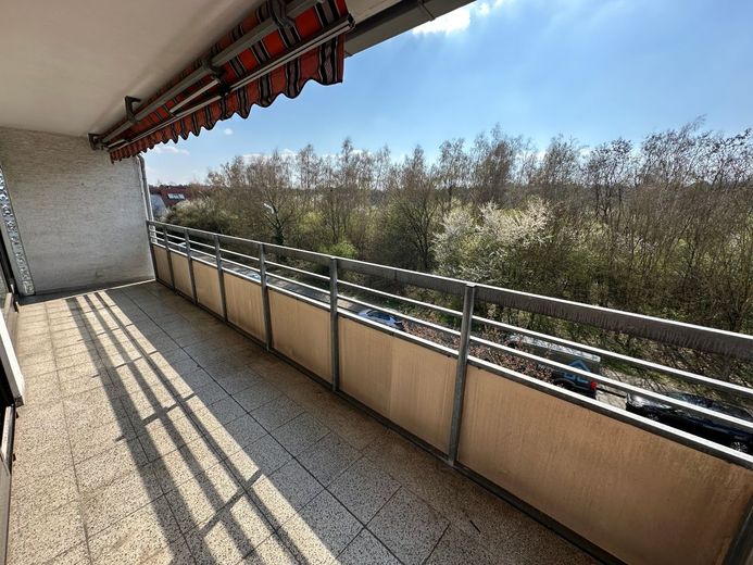 Großzügig - Attraktiv - Balkon - viel Platz - tolles miteinander ! – IMG_5855