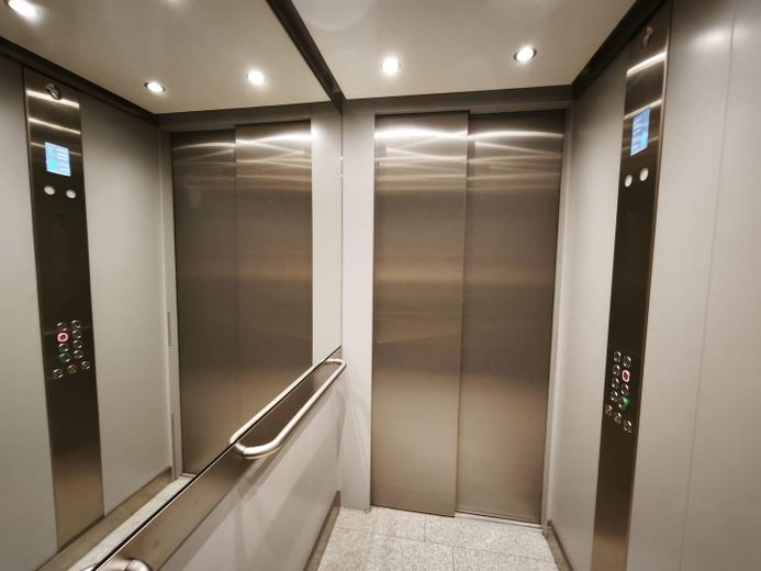 Droomachtig 2-kamerappartement op perfecte locatie voor de beurs: eersteklas verbindingen in het hart van Frankfurt – Foto 4