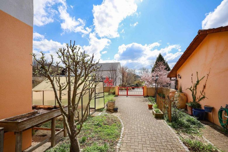 Aussenansicht Grundst.zufahrt 