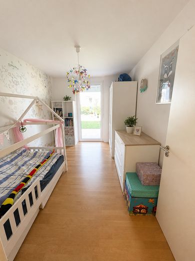 Modern 122 m² ground-floor apartment suitable for people with mobility impairments, with 250m² garden in Ludwigshafen-Melm – Kinderzimmer 1