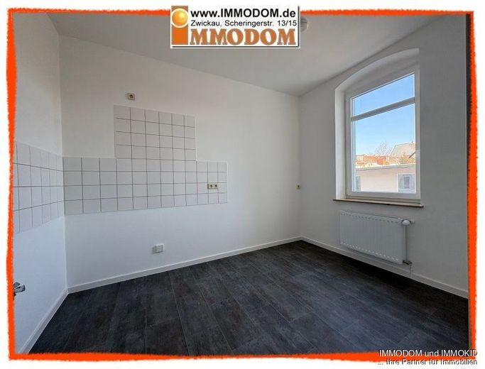 2-Zimmer-Wohnung, NEU RENOVIERT, zu vermieten!
Garage bzw. PKW-Stellplatz im Hof möglich – Küche