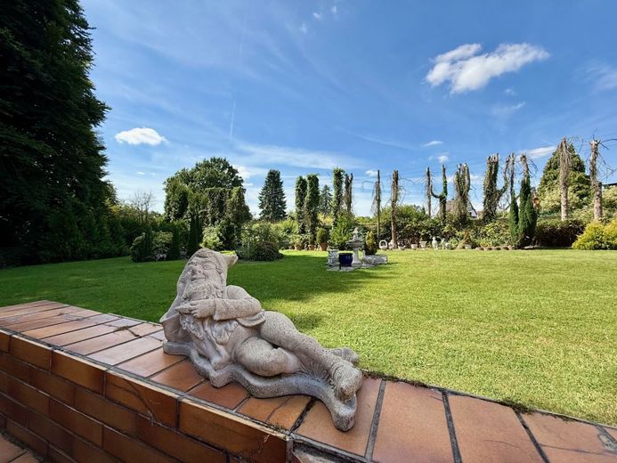 Fröndenberg-Ardey: Freistehendes Wohnhaus mit Gartenoase am Ende einer Sackgasse! – Blick von der Terrasse in den Garten